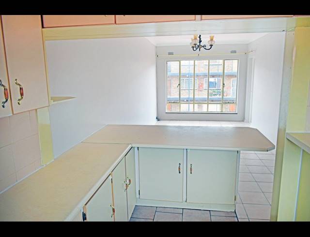 BEDROOM APARTMENT FOR SALE IN NEW REDRUTH
